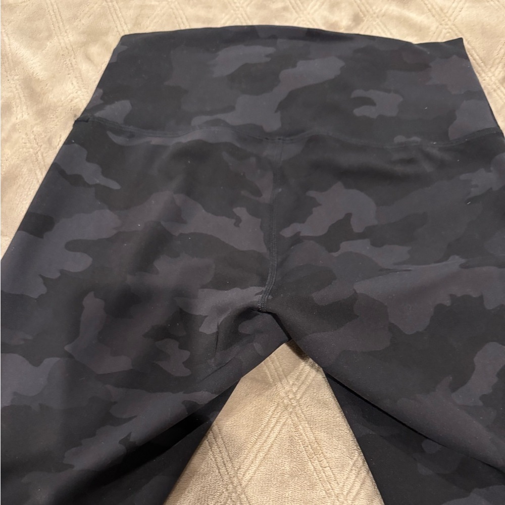 Woman’s Lululemon 28 inch Camouflage Leggings